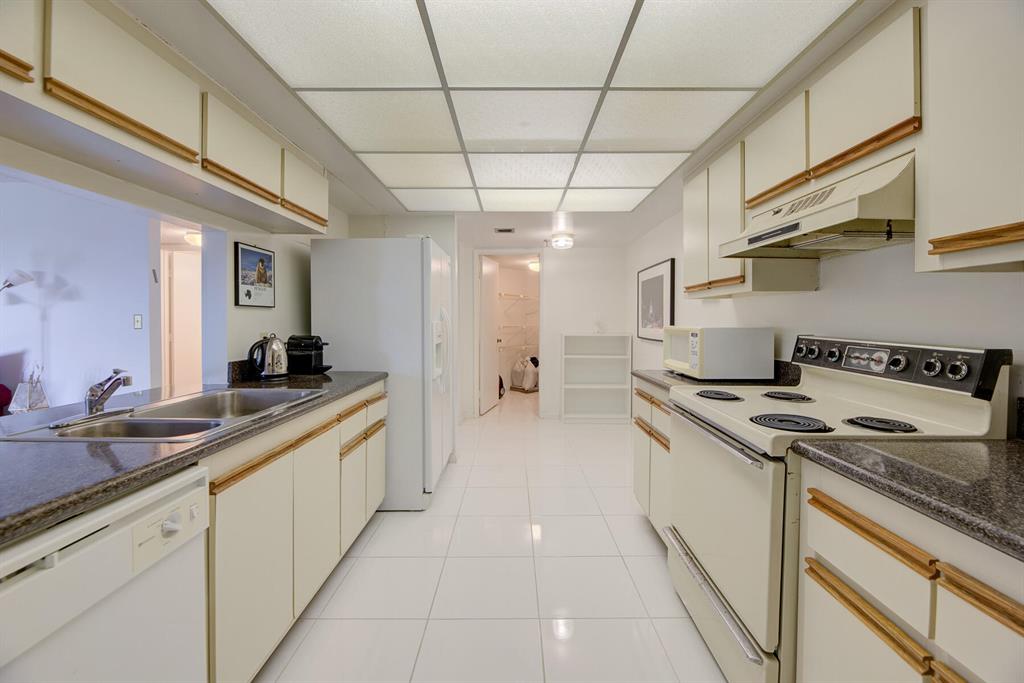 1915 Lavers Circle Unit: E103