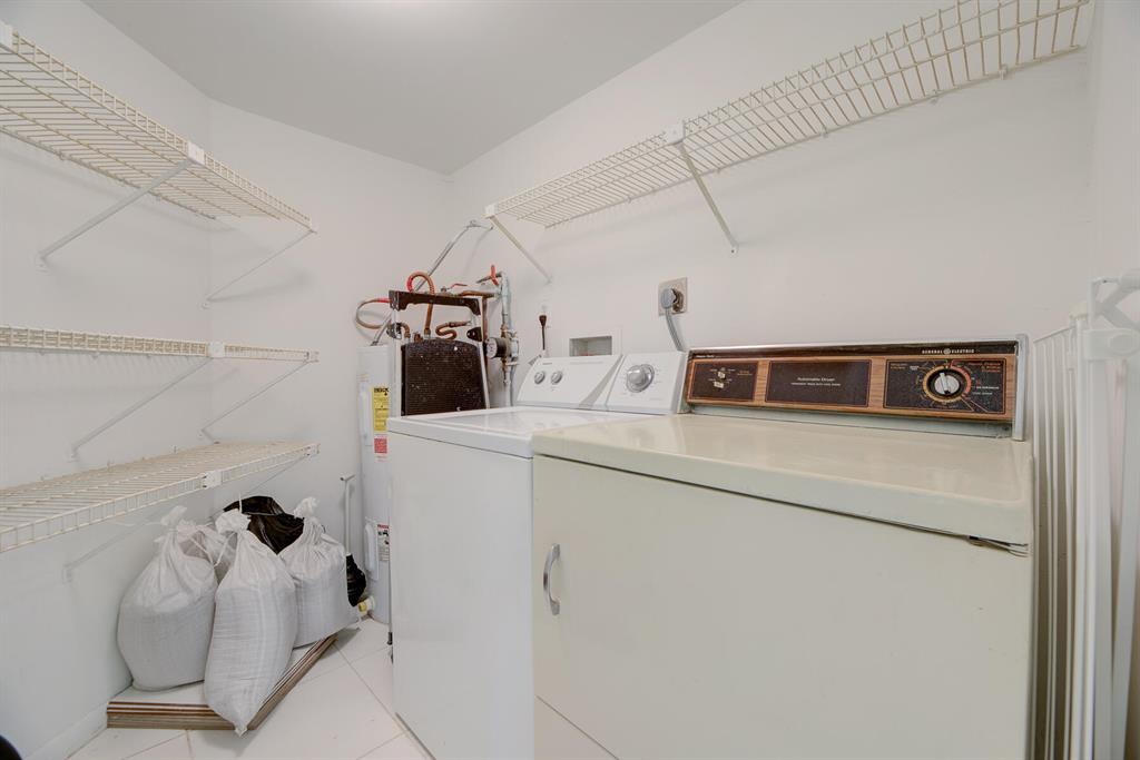 1915 Lavers Circle Unit: E103