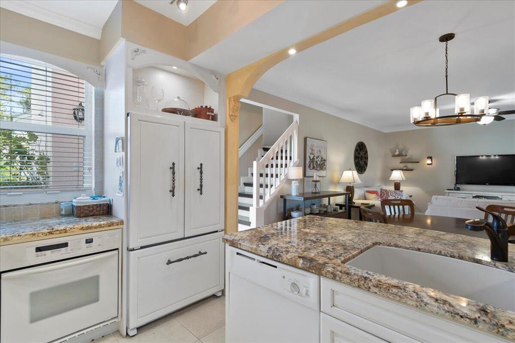 2905 Fairway Drive N