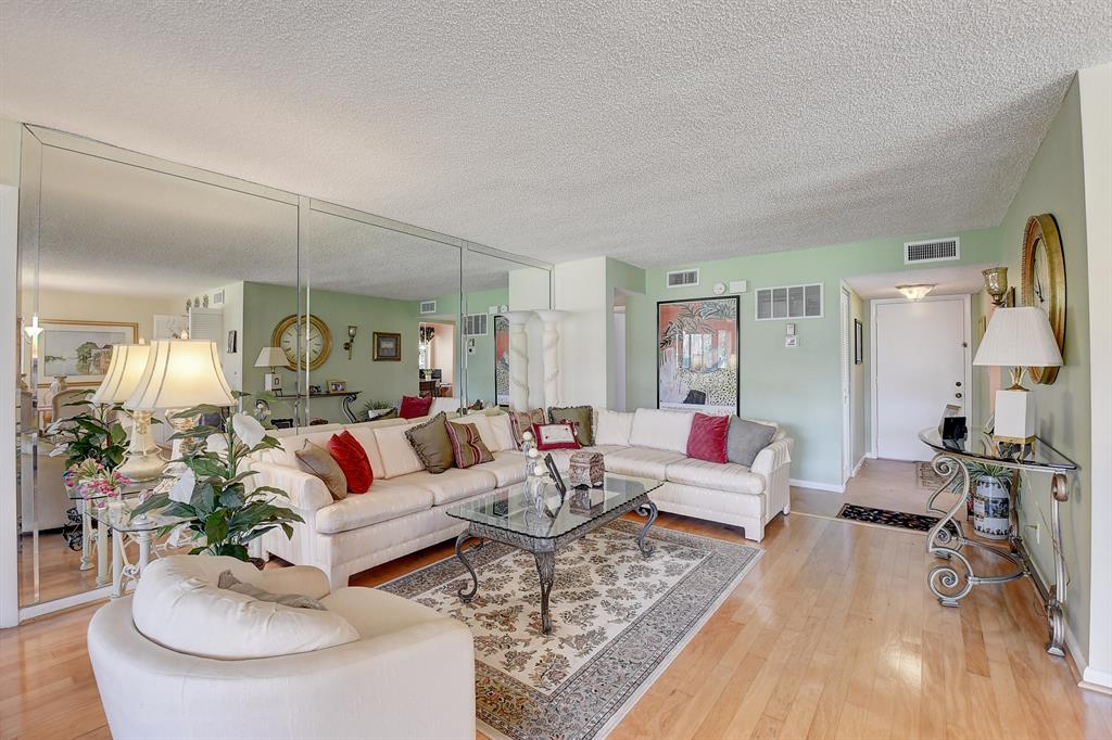 11135 Green Lake Drive Unit: 101
