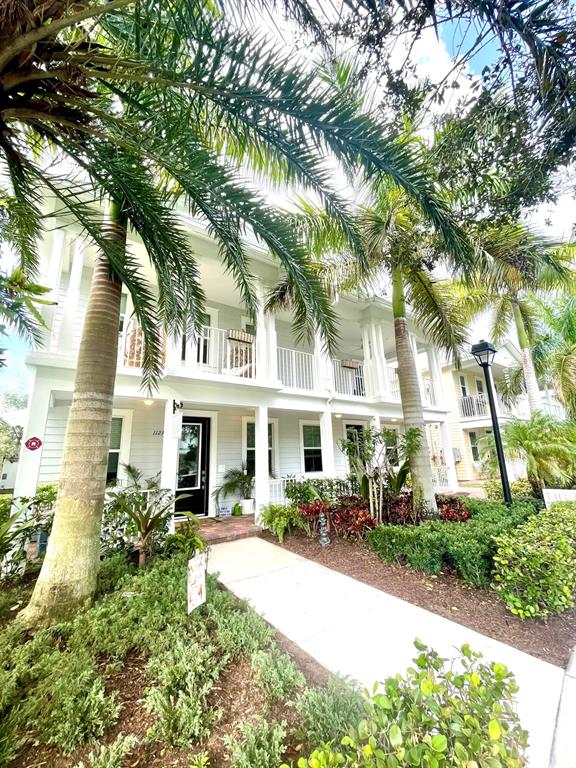 1127 Dakota Drive