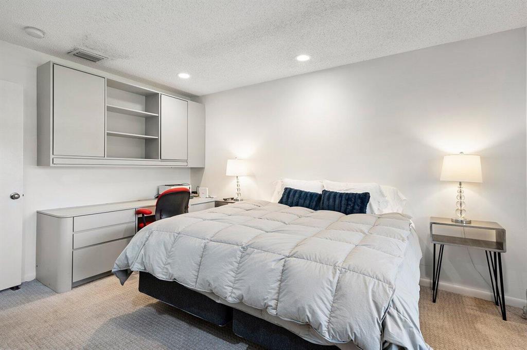 11 Eastgate Drive Unit: B