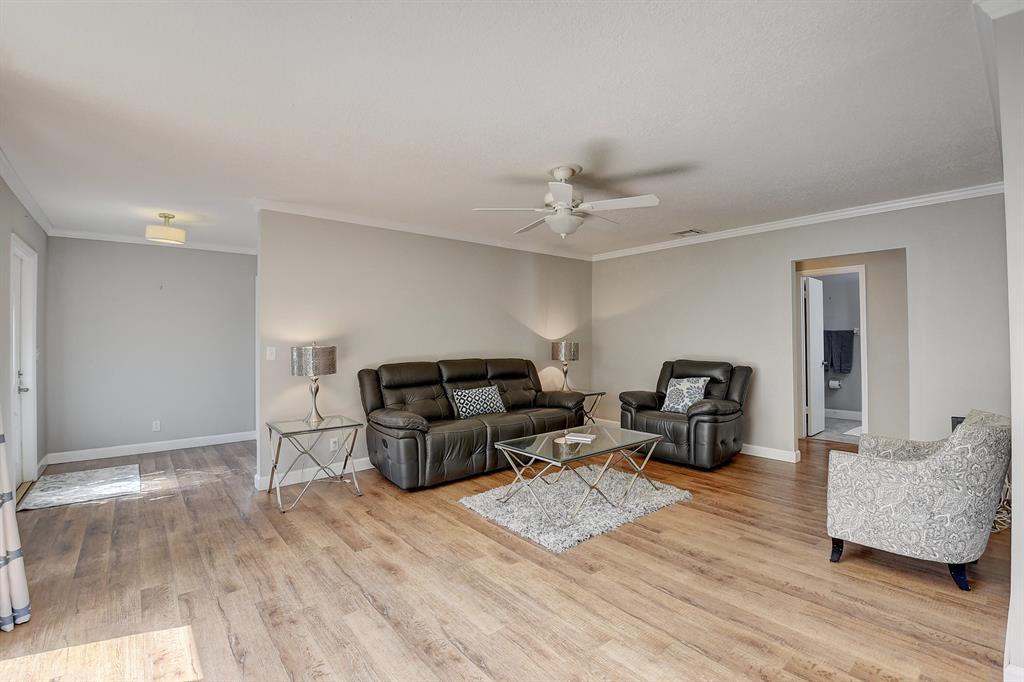 5203 Mirror Lakes Boulevard