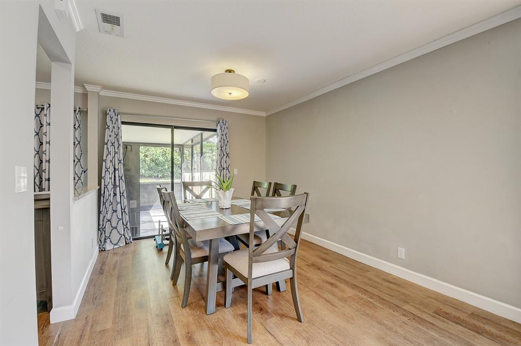 5203 Mirror Lakes Boulevard