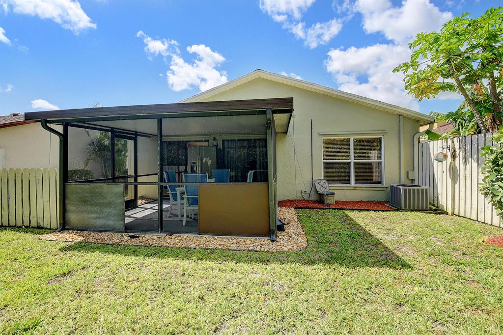 5203 Mirror Lakes Boulevard