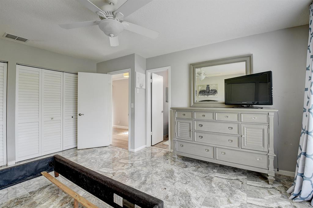 5203 Mirror Lakes Boulevard