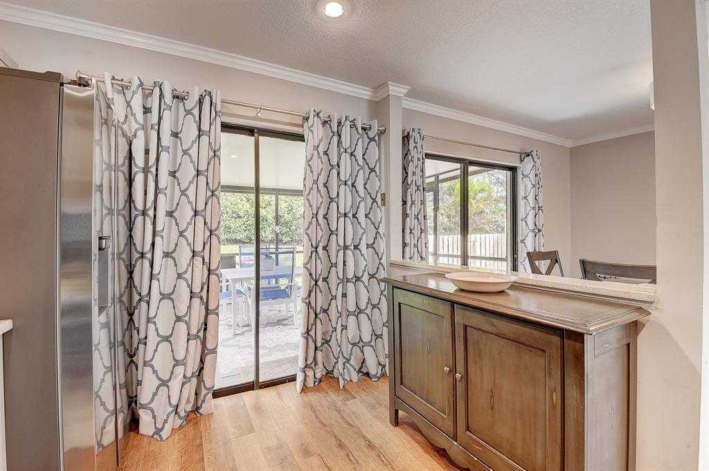 5203 Mirror Lakes Boulevard