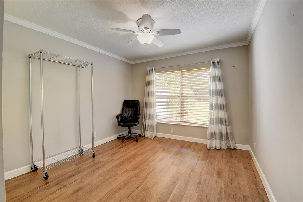 5203 Mirror Lakes Boulevard