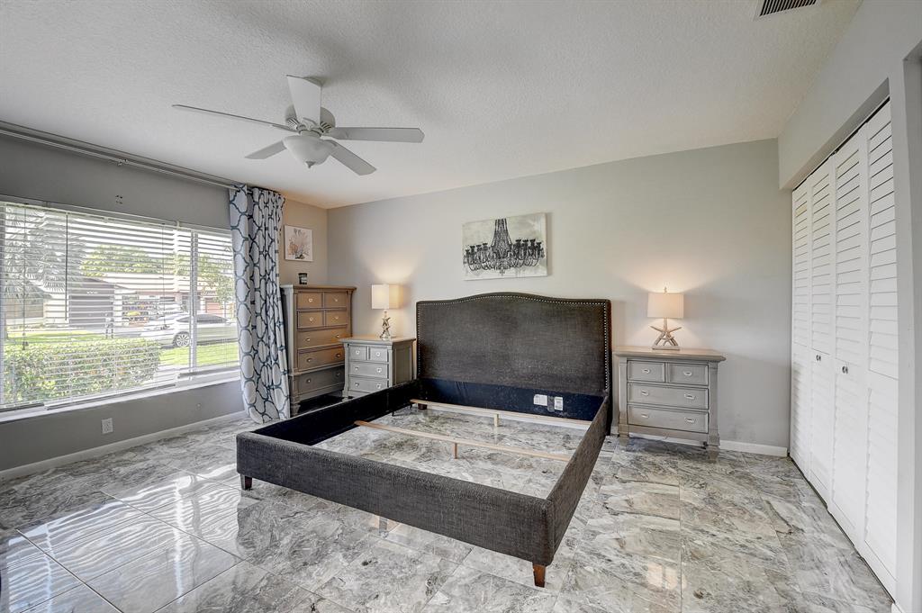 5203 Mirror Lakes Boulevard