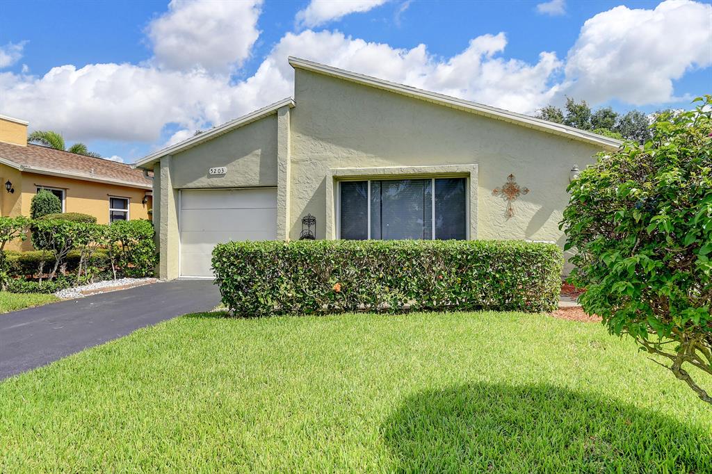 5203 Mirror Lakes Boulevard