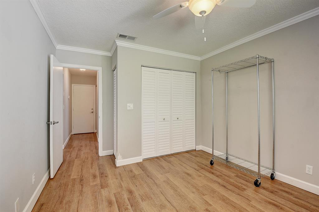 5203 Mirror Lakes Boulevard