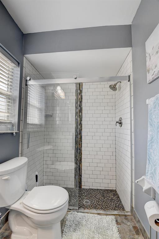 5203 Mirror Lakes Boulevard