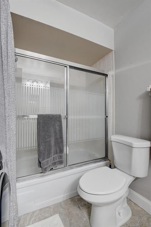 5203 Mirror Lakes Boulevard