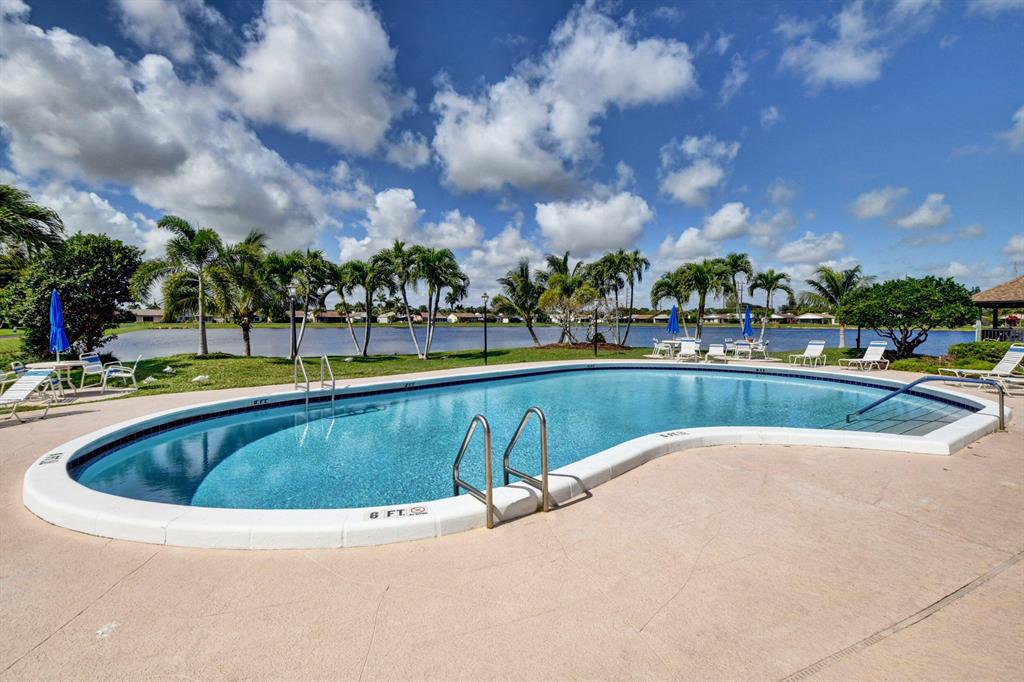 5203 Mirror Lakes Boulevard