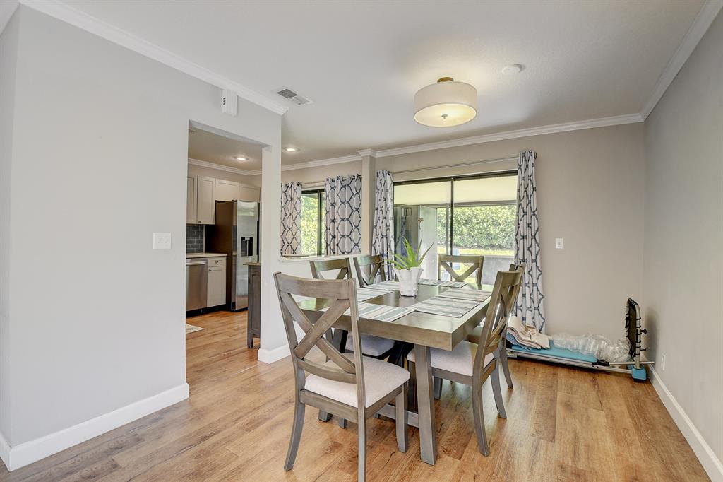 5203 Mirror Lakes Boulevard