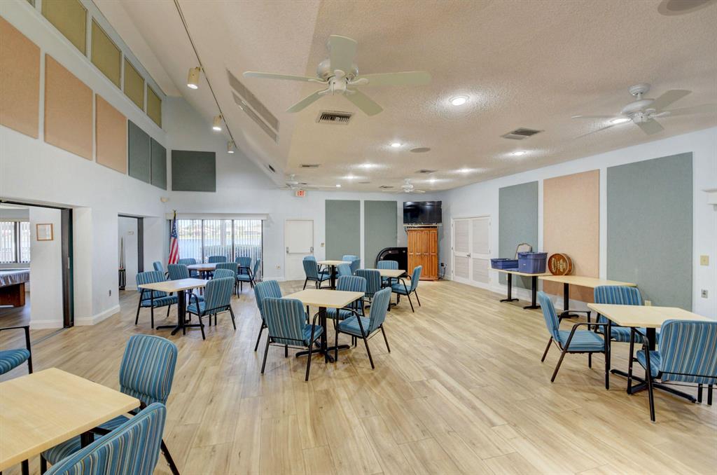 5203 Mirror Lakes Boulevard