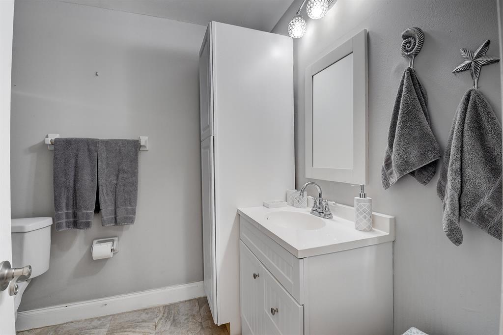 5203 Mirror Lakes Boulevard