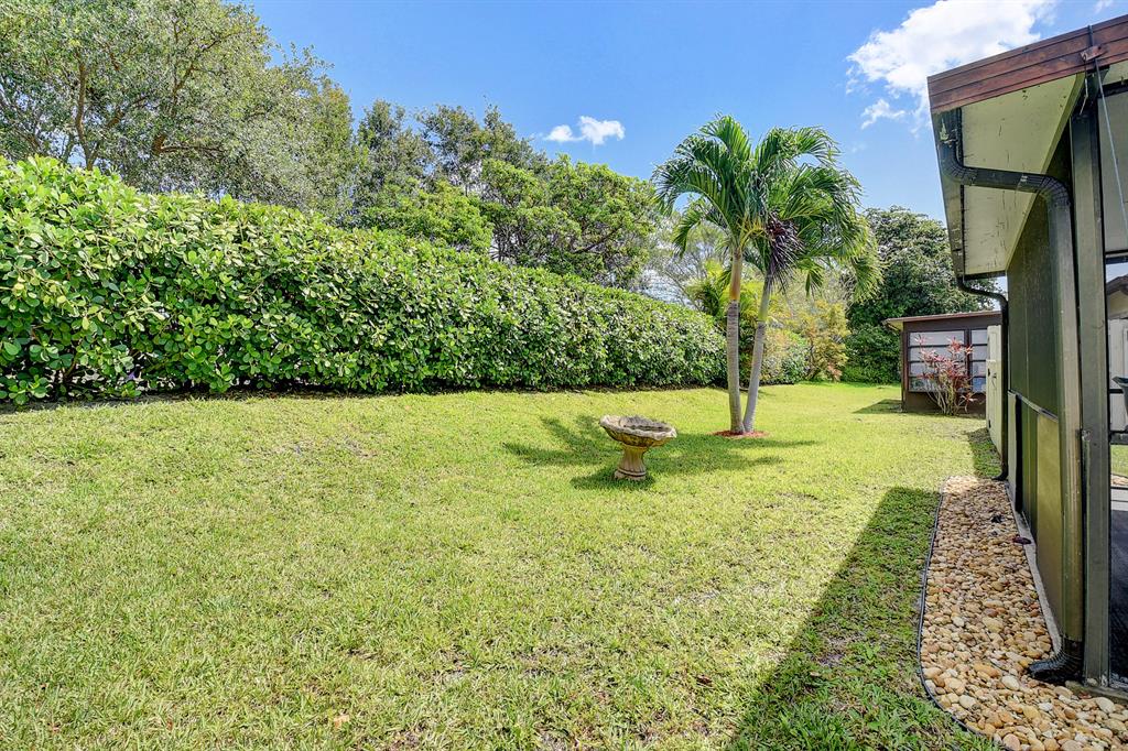 5203 Mirror Lakes Boulevard