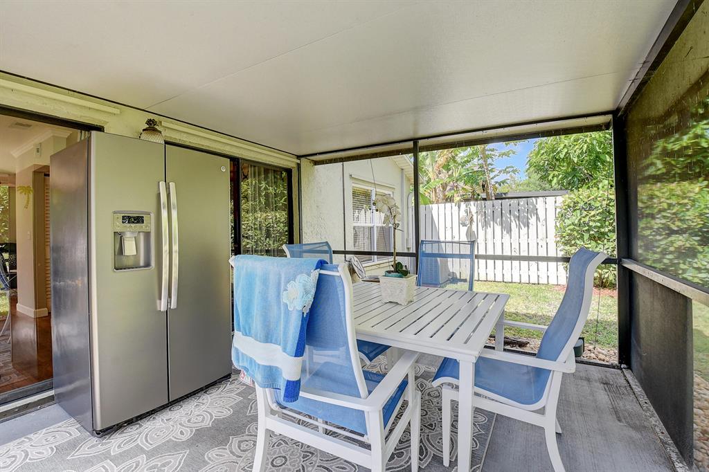 5203 Mirror Lakes Boulevard