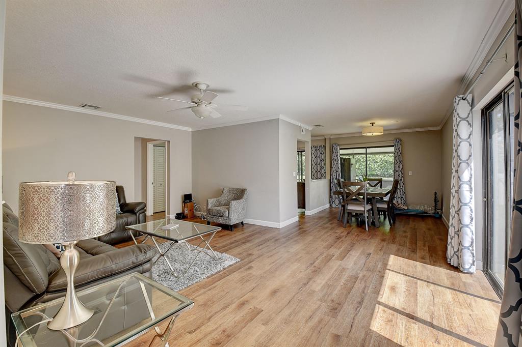 5203 Mirror Lakes Boulevard