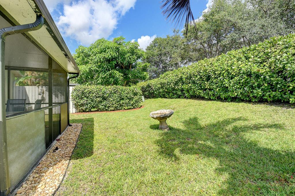 5203 Mirror Lakes Boulevard