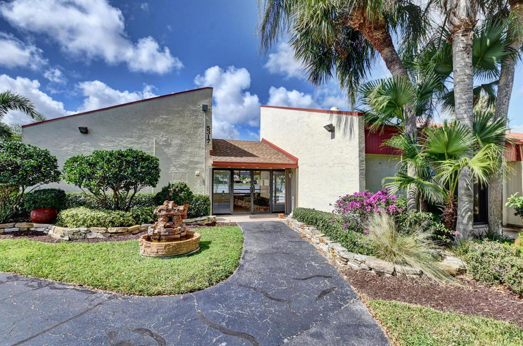 5203 Mirror Lakes Boulevard