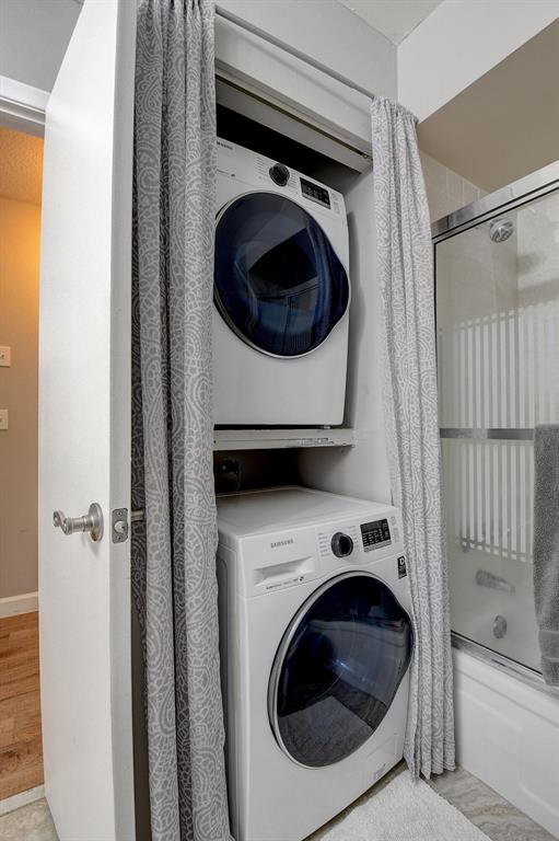 5203 Mirror Lakes Boulevard