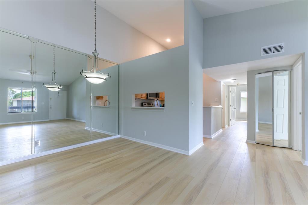 6271 Chasewood Drive Unit: F