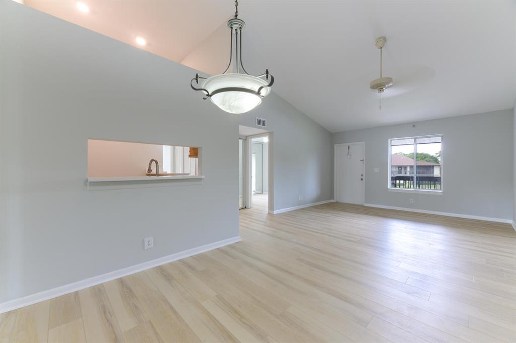 6271 Chasewood Drive Unit: F