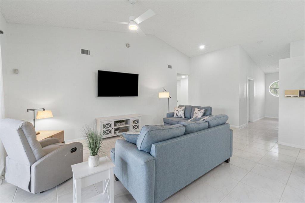 7414 Lake Meadow Way Unit: 201