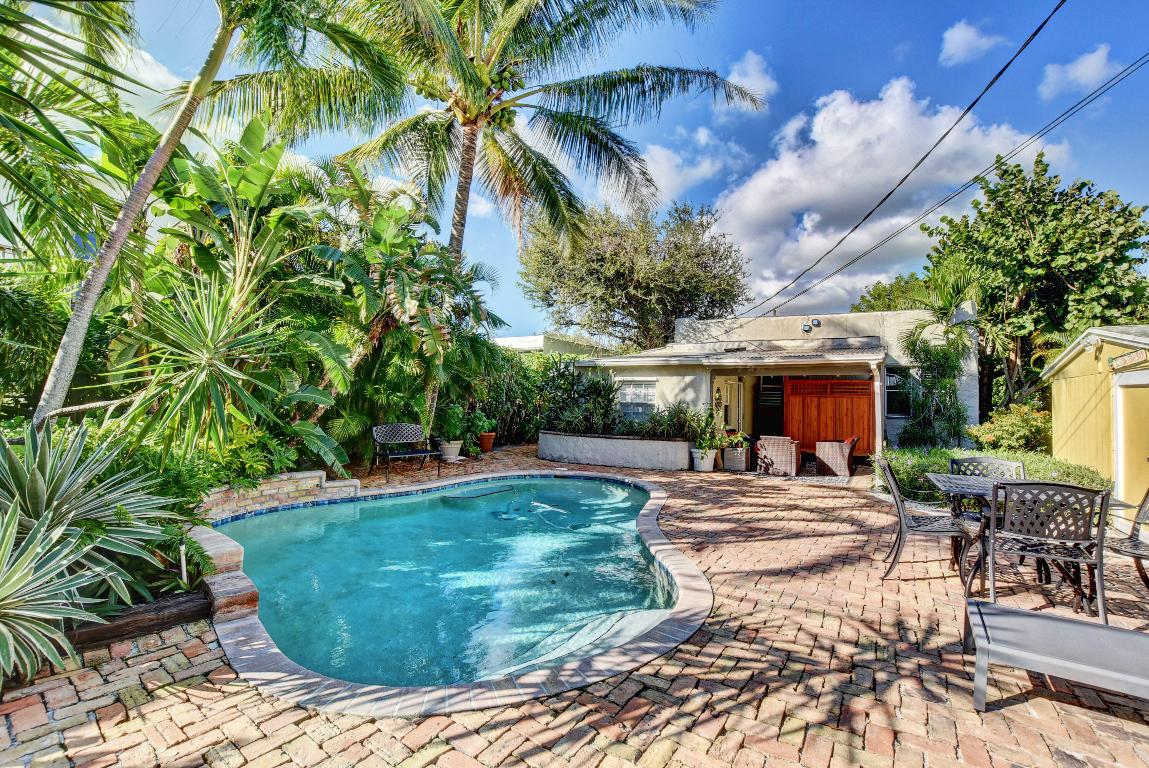 226 NE 10th Street