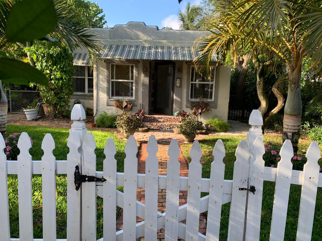 226 NE 10th Street