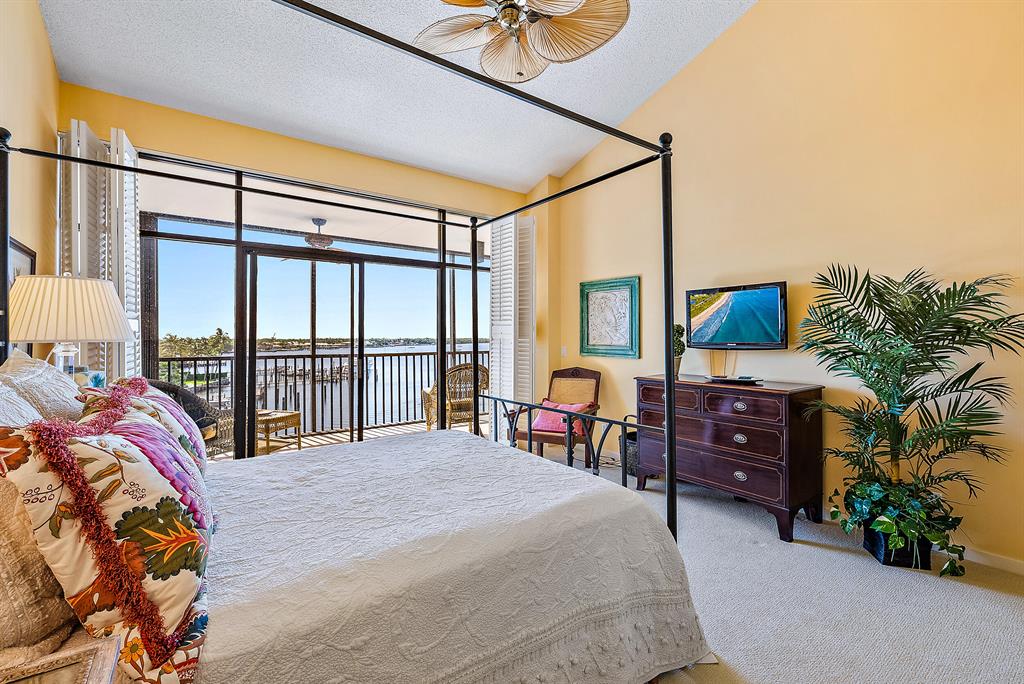 11370 Twelve Oaks Way Unit: 616 + 50ft Slip