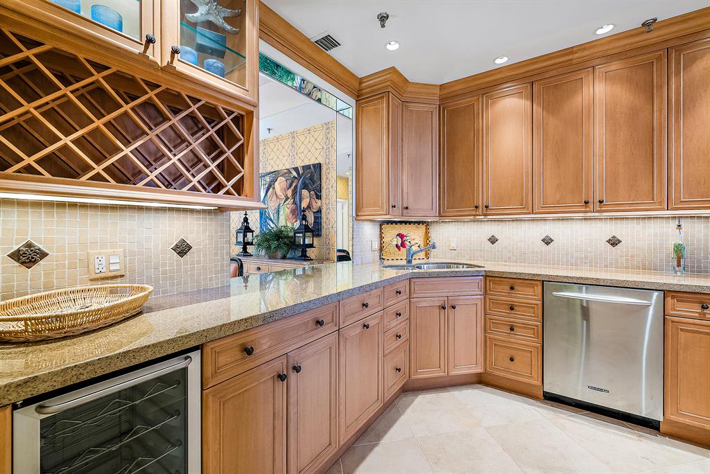 11370 Twelve Oaks Way Unit: 616 + 50ft Slip