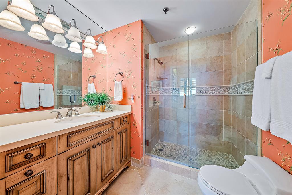 11370 Twelve Oaks Way Unit: 616 + 50ft Slip