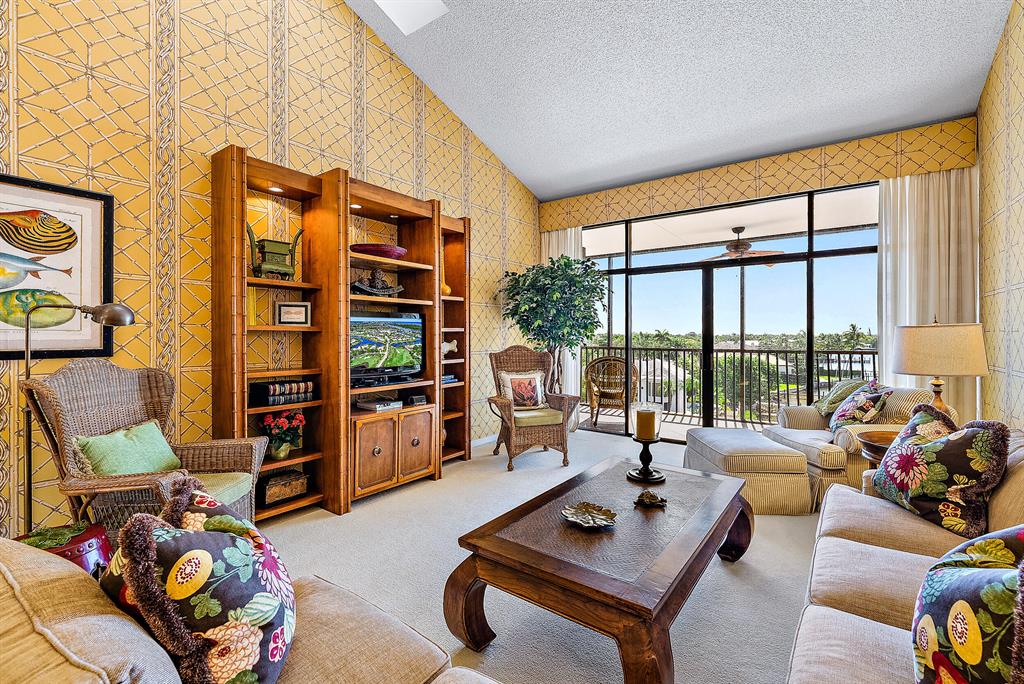 11370 Twelve Oaks Way Unit: 616 + 50ft Slip