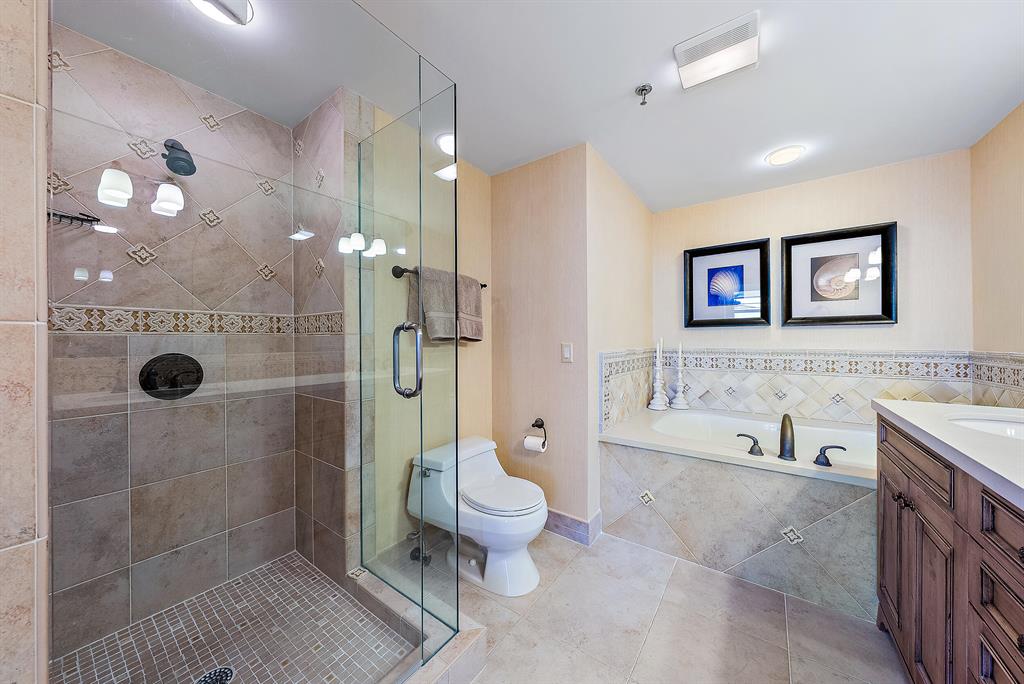 11370 Twelve Oaks Way Unit: 616 + 50ft Slip