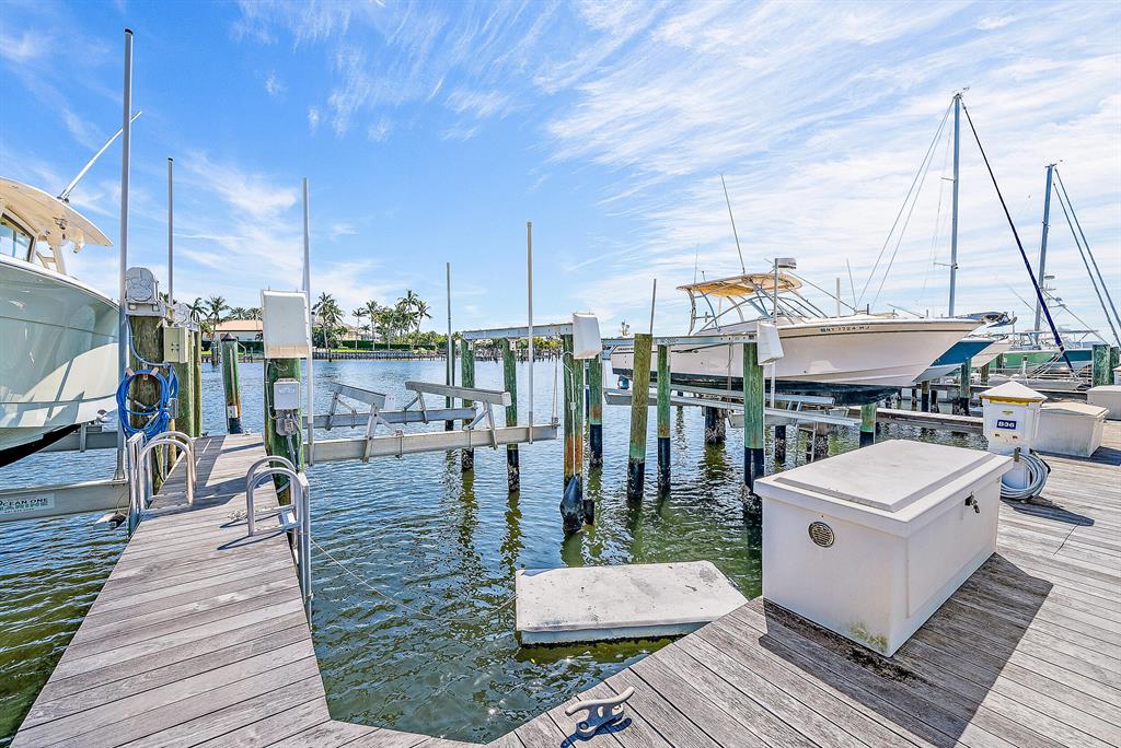 11370 Twelve Oaks Way Unit: 616 + 50ft Slip