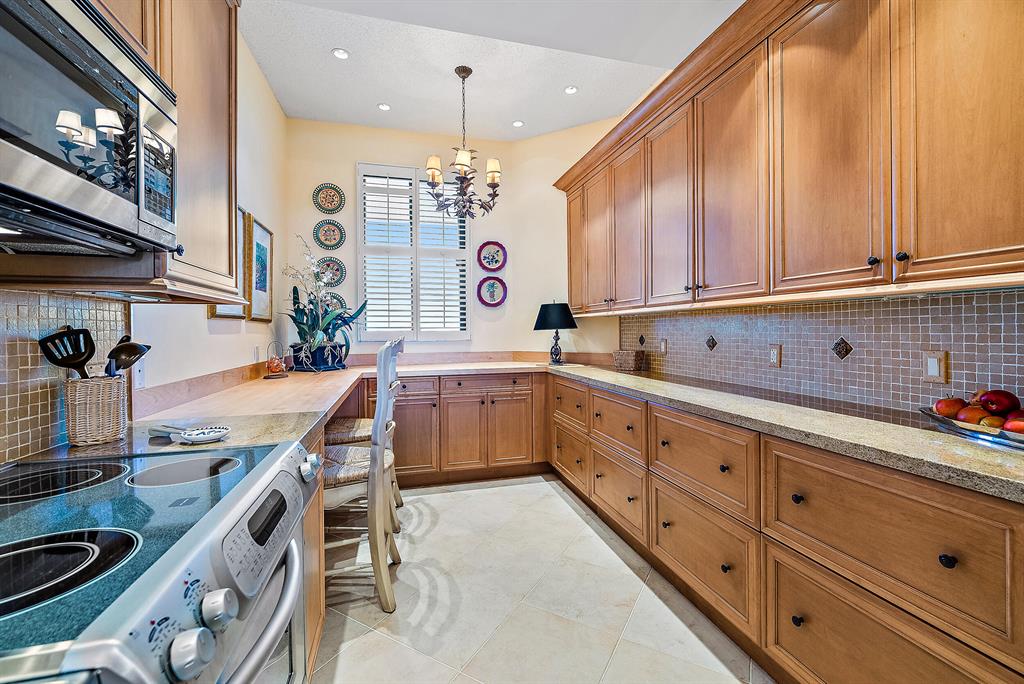 11370 Twelve Oaks Way Unit: 616 + 50ft Slip