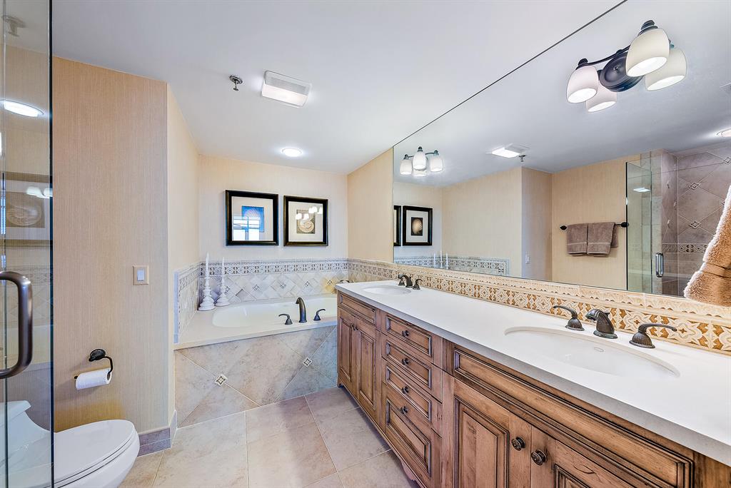 11370 Twelve Oaks Way Unit: 616 + 50ft Slip