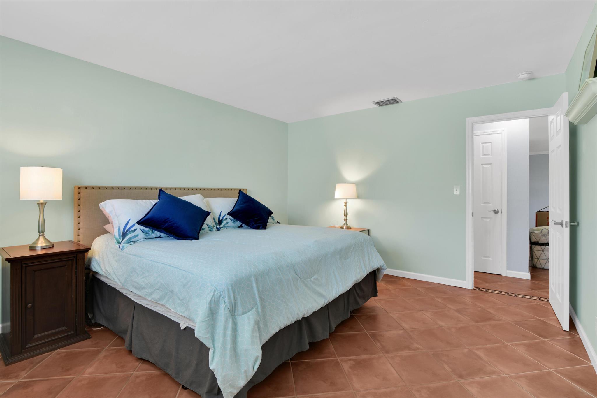 430 NE 25th Terrace