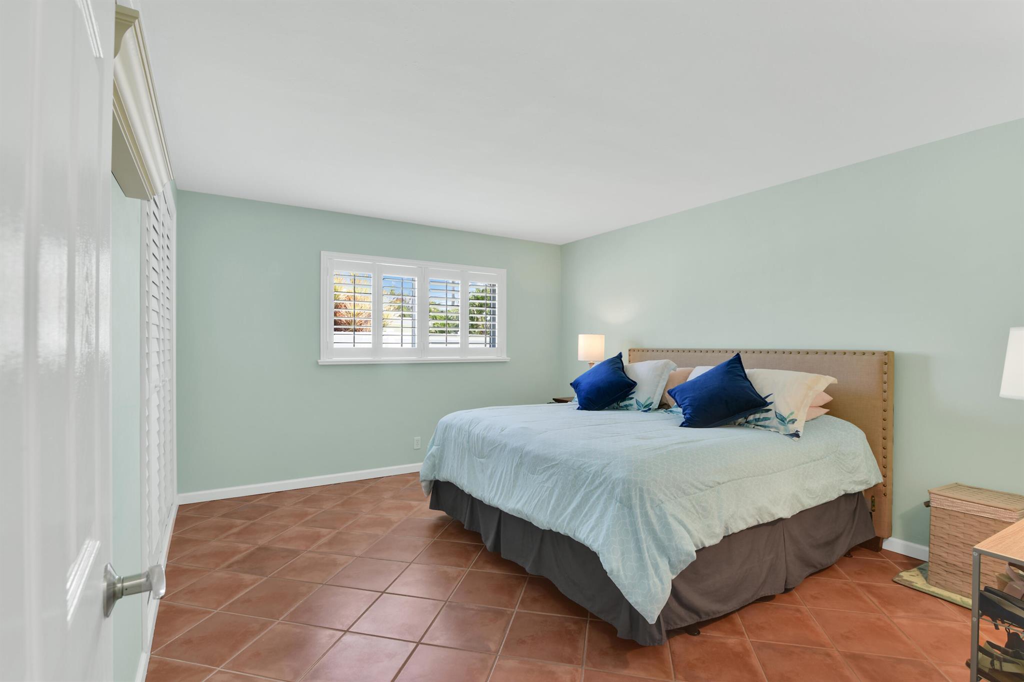 430 NE 25th Terrace