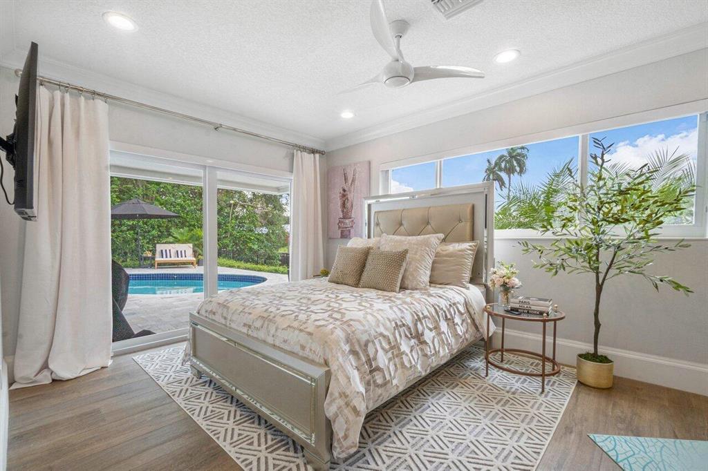 1011 SW Hickory