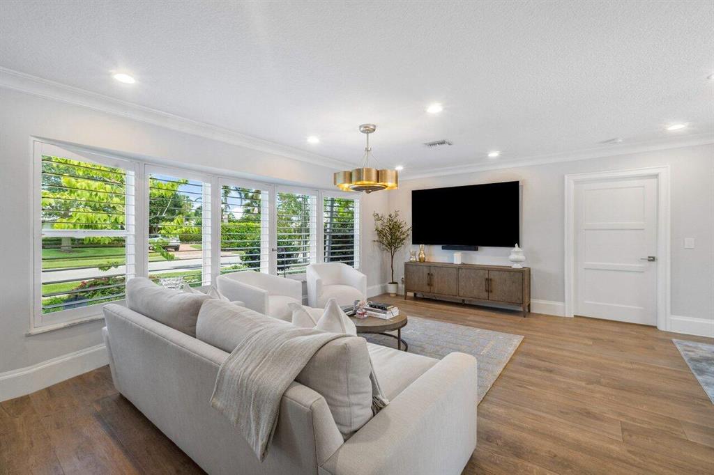 1011 SW Hickory