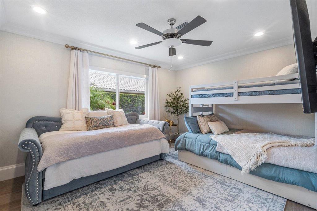1011 SW Hickory