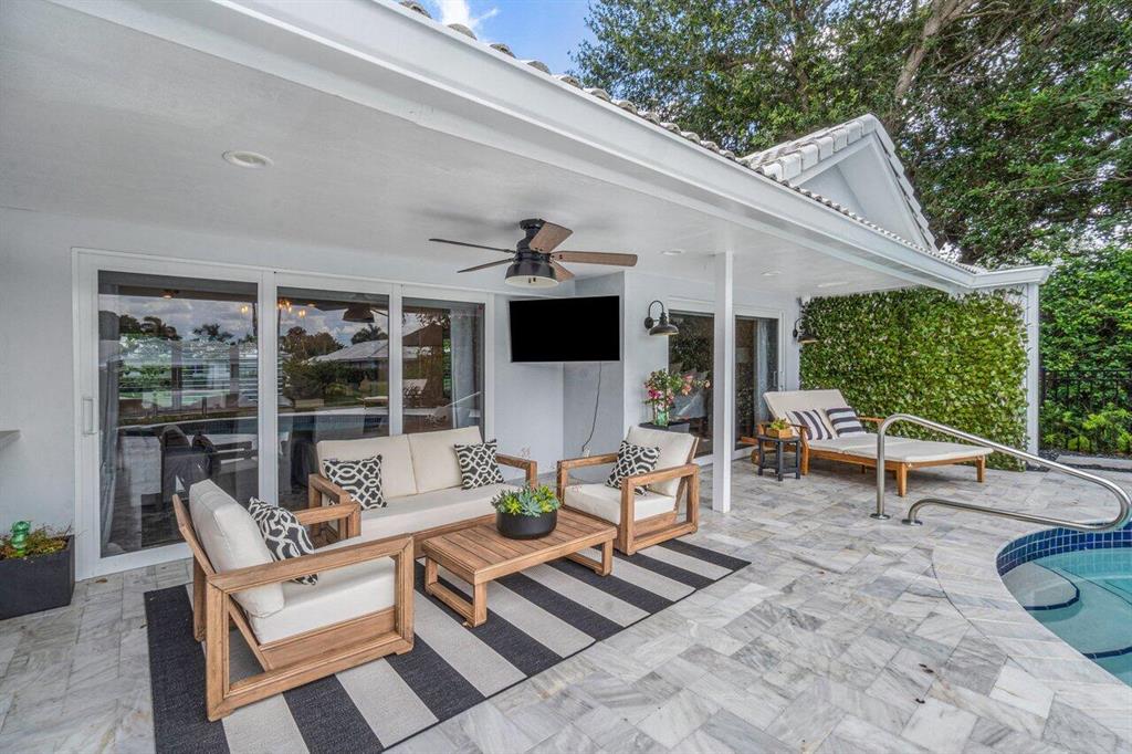 1011 SW Hickory