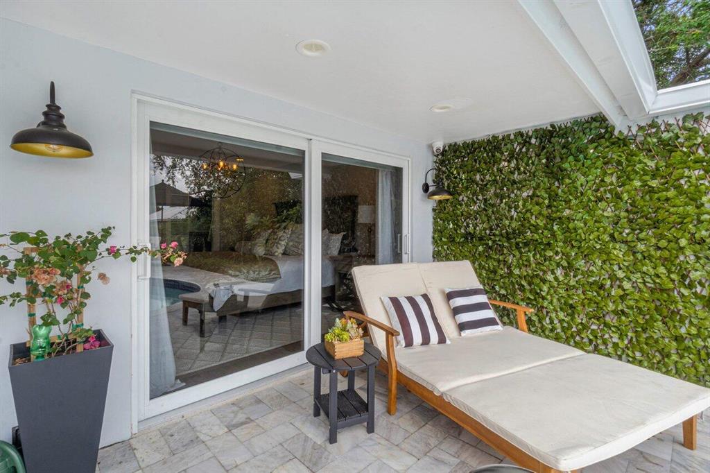 1011 SW Hickory