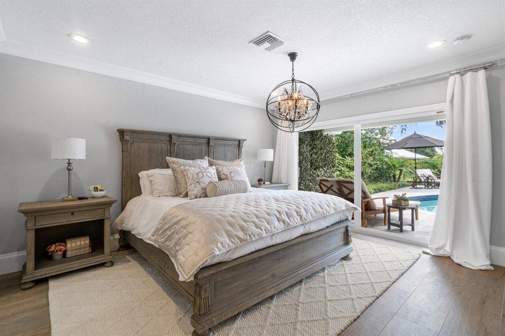 1011 SW Hickory