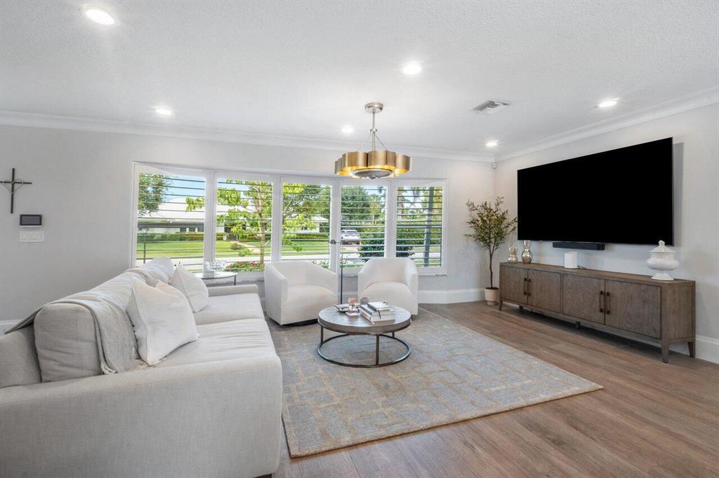 1011 SW Hickory