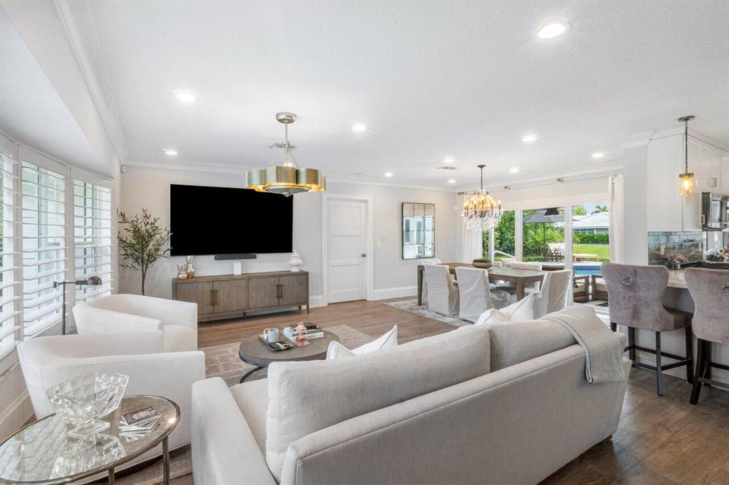 1011 SW Hickory